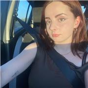 Soy estudiante de historia, emocionada por enseñaros conocimientos